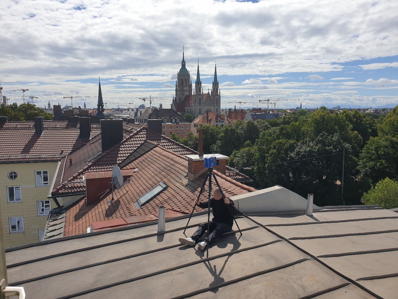 Wenn jeder Millimeter zählt – Bestandserfassung über den Dächern Münchens